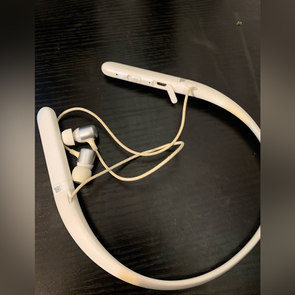 JBL LIVE200BT Wireless Headphones